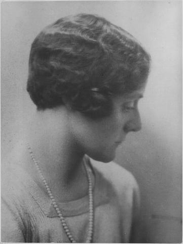 Kathleen M. Morris, A.R.C.A., en 1930