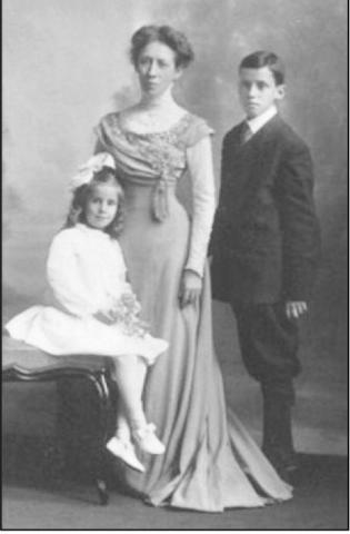 Nina May et ses 2 enfants